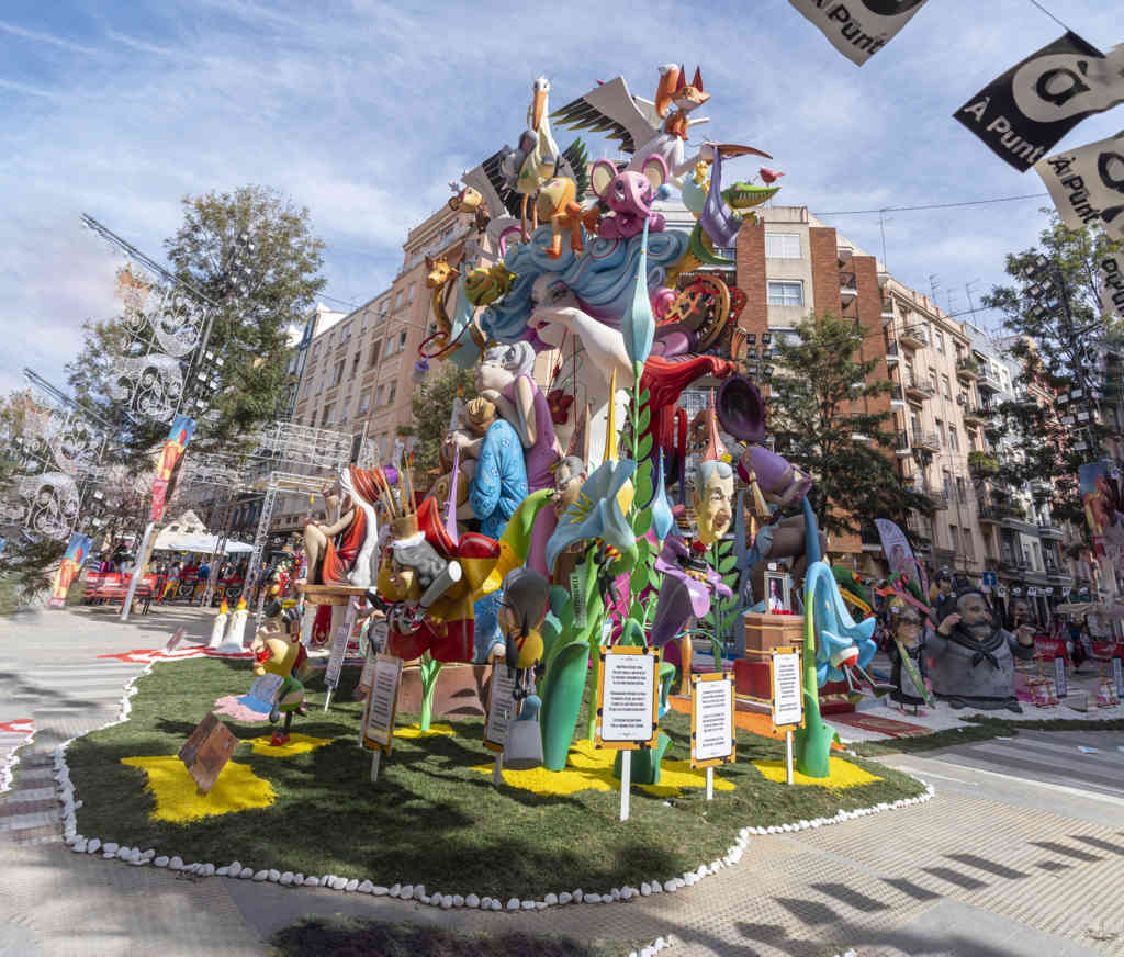 Valencia - fallas 2023 - 6 premio - falla Cuba-Literato Azorín - Vida 03.jpg